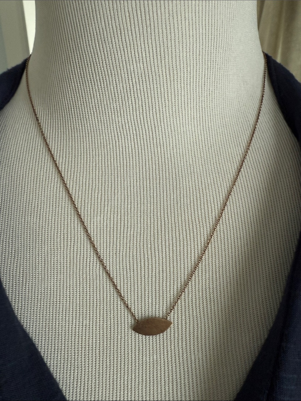 Delicate Rose Gold Leaf Pendant Necklace - Women Jewelry